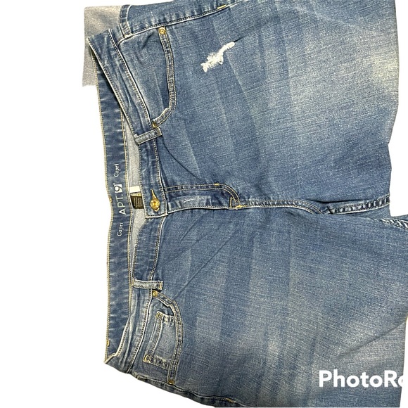 Apt. 9 capri jeans with mild distress on front Size 18W - Picture 2 of 2